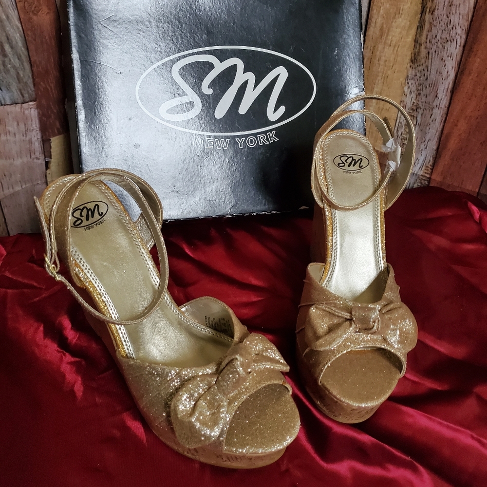 New in box! Women SM New York Gold Wedges Size 10M